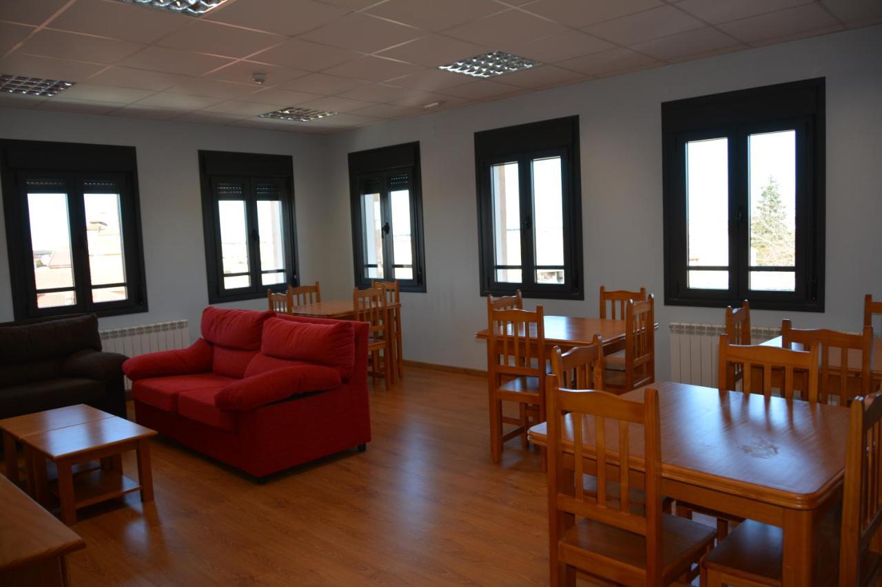 Albergue Villa Nava De La Asuncion Екстериор снимка