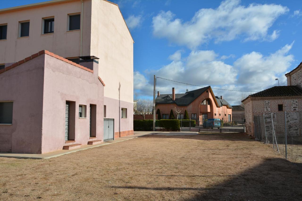 Albergue Villa Nava De La Asuncion Екстериор снимка