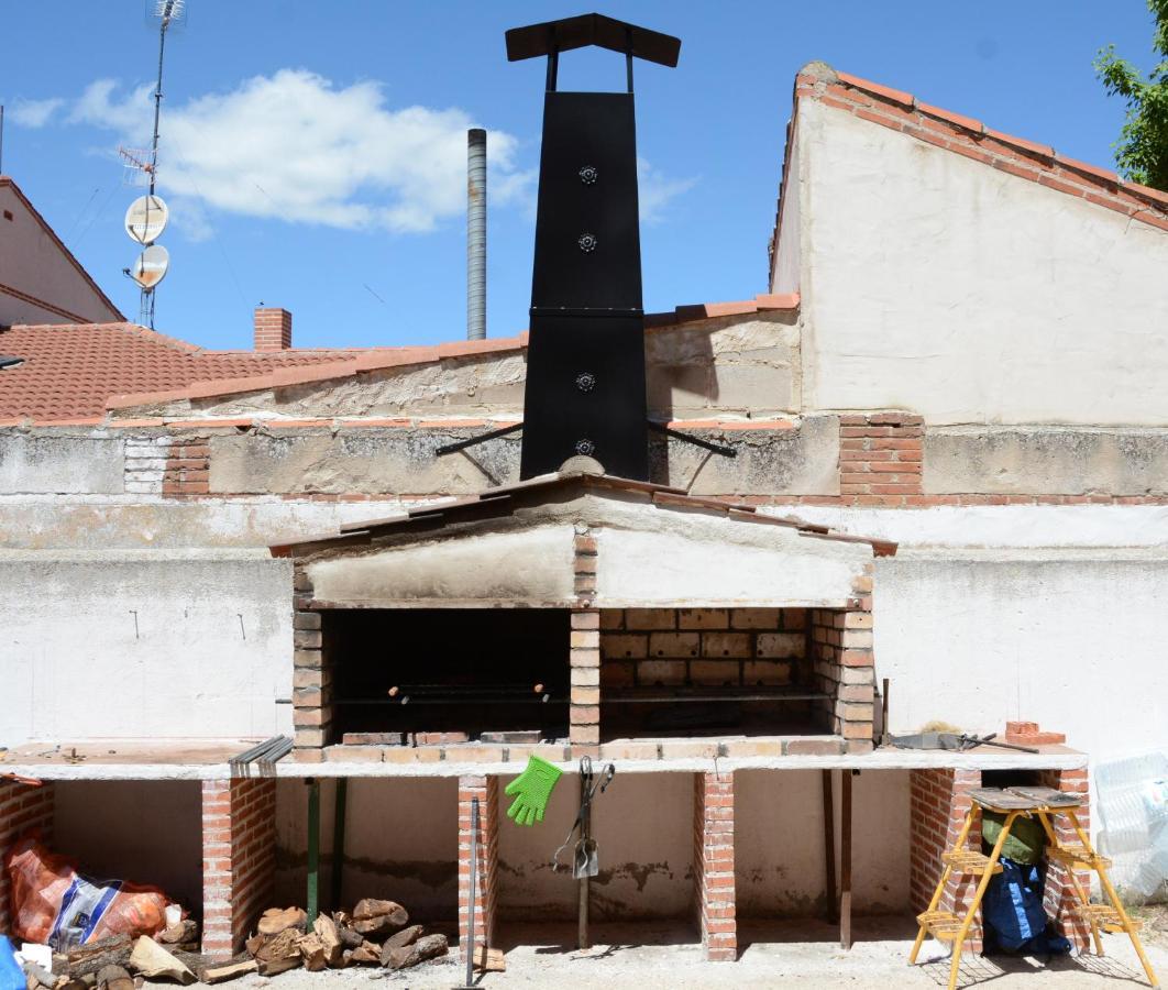 Albergue Villa Nava De La Asuncion Екстериор снимка
